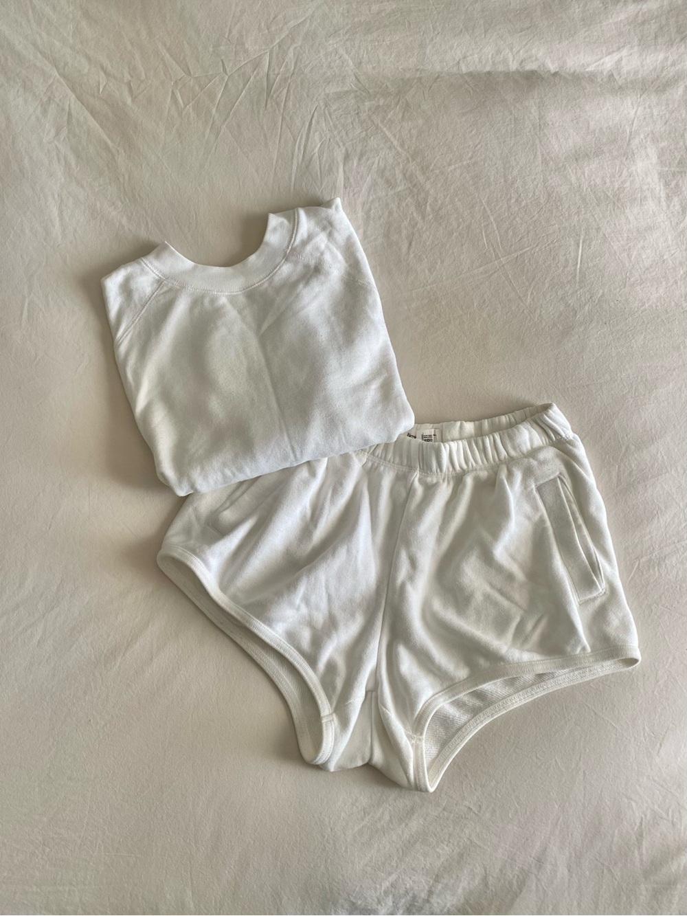 Entireworld Sweatshorts and Sweatshirt Set
